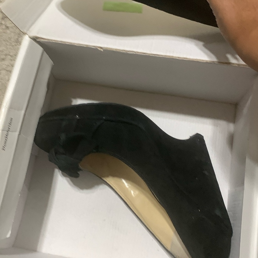 Black wedge suede shoe